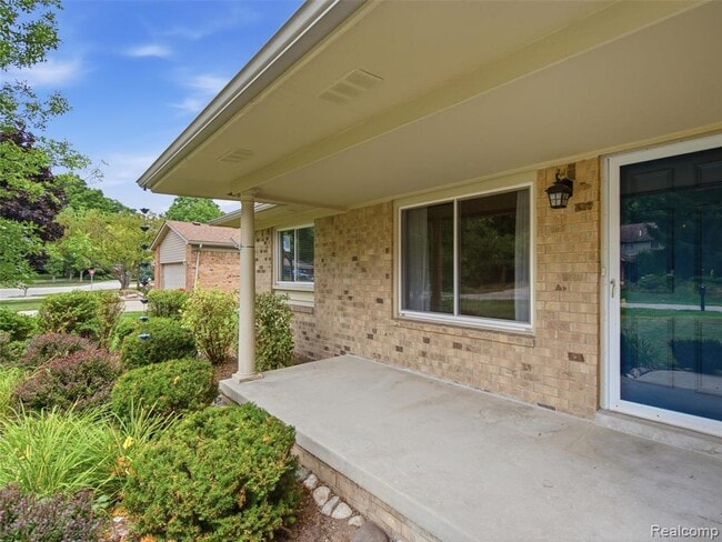 Photo - 2387 Sanders Pl