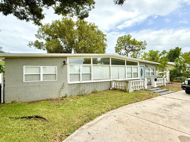 Building Photo - Charming updated 3Bedrooms 1Bath Home in p...