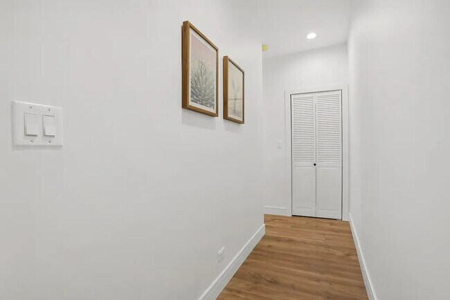 Photo - 723 N Willard Ct