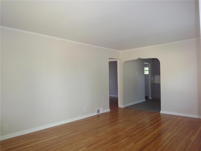 Photo - 2336 Ives Ln N