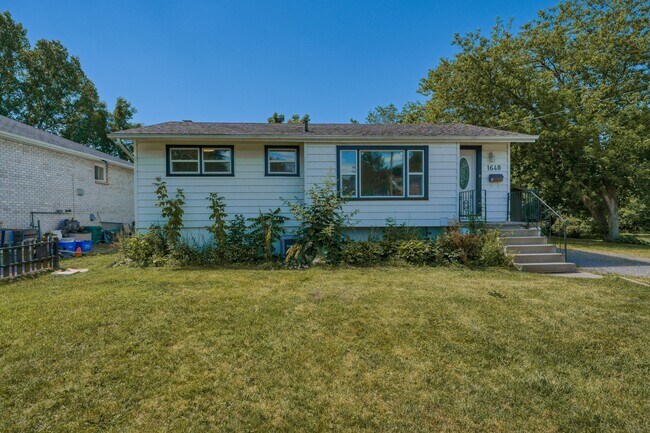 Photo - Spacious 3-Bedroom Main Floor Unit in Kingston – All Utilities & Parking Included! Unit 1