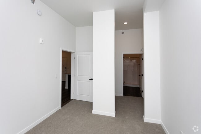 2BR, 2BA, Edward - 1,019 – 1,048SF