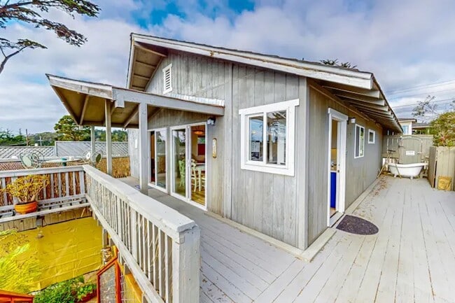Building Photo - Incredible Views with Outdoor Deck Rental