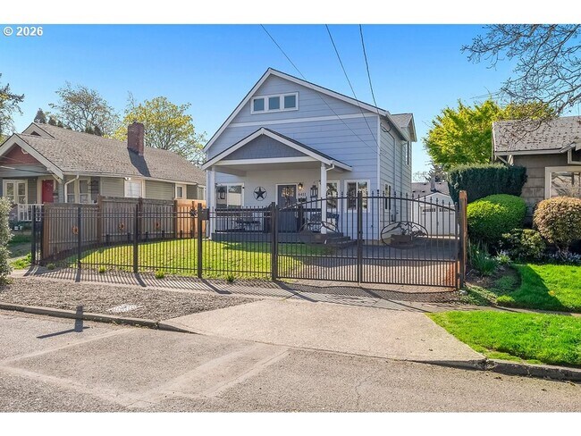 Photo - Bright Open-Concept Home with Vaulted Ceilings, Private Primary Suite & Stylish Modern Finishes