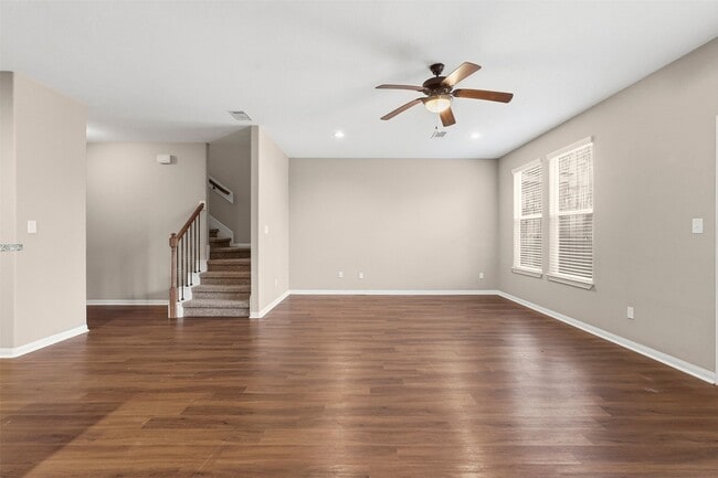 Photo - 112 Artesian Way