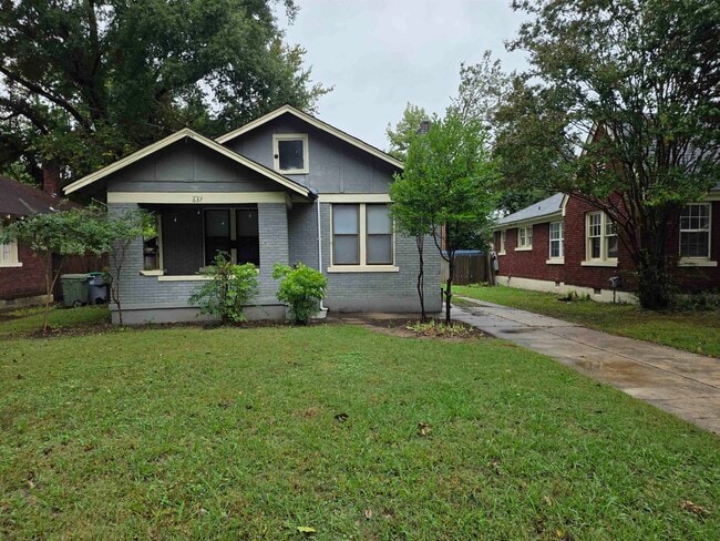 Building Photo - 637 N Willett St