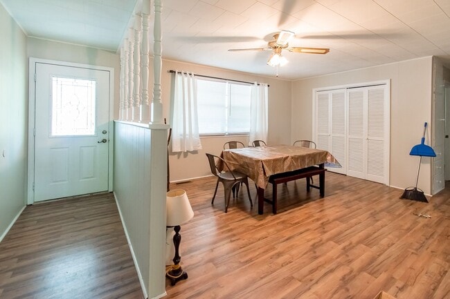 Photo - 3 Bedroom 2 Bath Home Walking Distance to Campus!