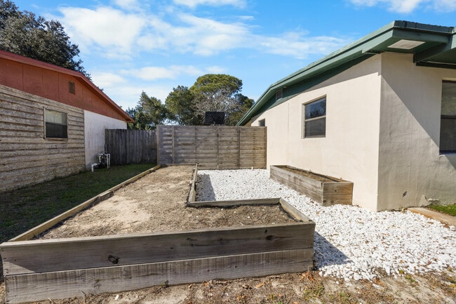 Photo - 435 Argyle Ct