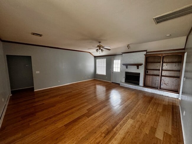 Photo - 3bed 2bath located in Mustang School District!