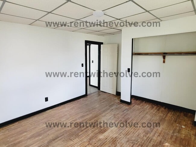 Photo - 203 W Race St