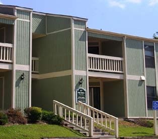 Building Photo - Pine Knoll