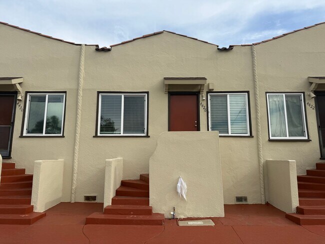 Photo - 4426 Shafter Ave