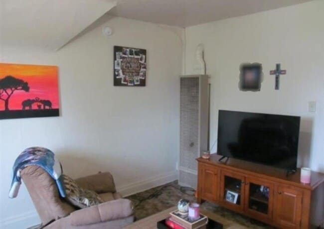 Building Photo - 411 S Simon St