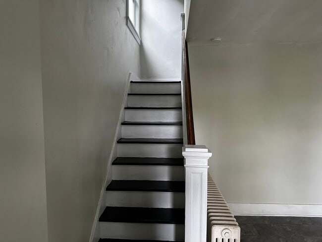 Escaleras - 5246 Beelermont Pl