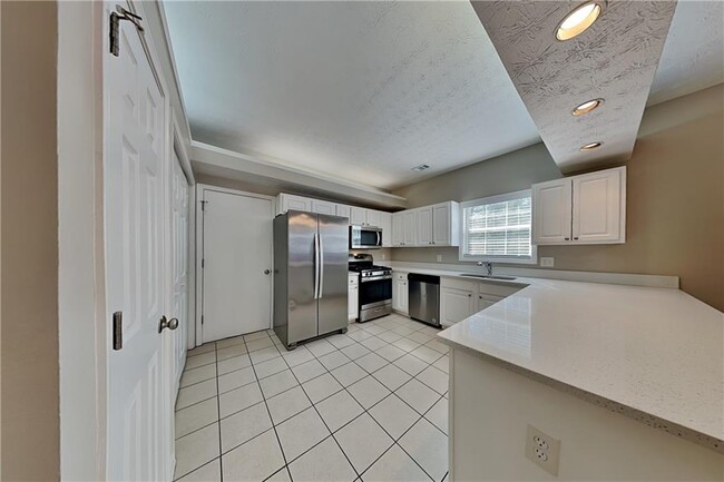 Photo - 2020 Hunters Trail Dr