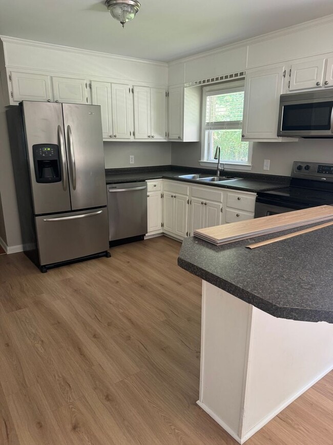 Photo - 3 BR 1 BA near Onslow Pines Park