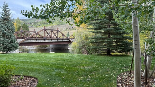 Building Photo - 6 MONTH WINTER RENTAL 3BD 4BA RIVERFRONT T...
