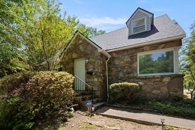 Photo - Lovely Two-Story West Asheville Apartment Unit #1