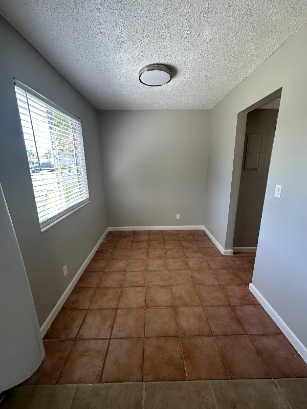 Photo - 5848 Queen Elizabeth Way