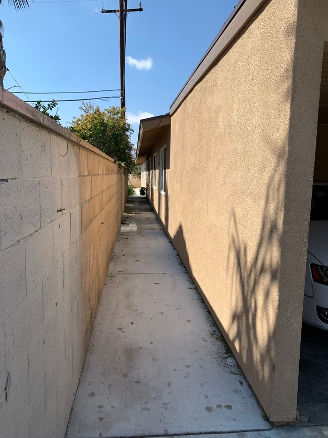 BACK OF UNITS, NO GARDEN, NO PATIO - 426 N Parkside Dr Unit D