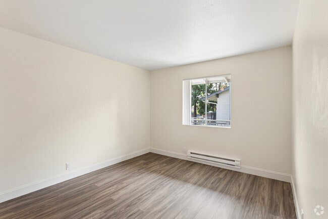 Executive 1BR, 1BA - 575SF - Bedroom