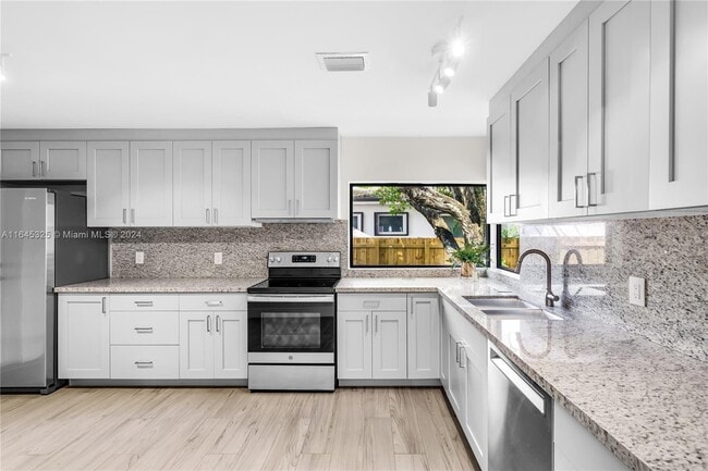 Photo - 435 NE 114th St