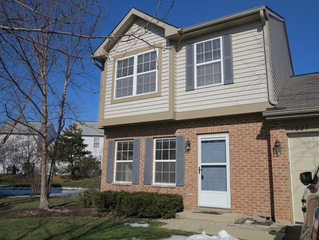 Building Photo - 1227 N Village Dr