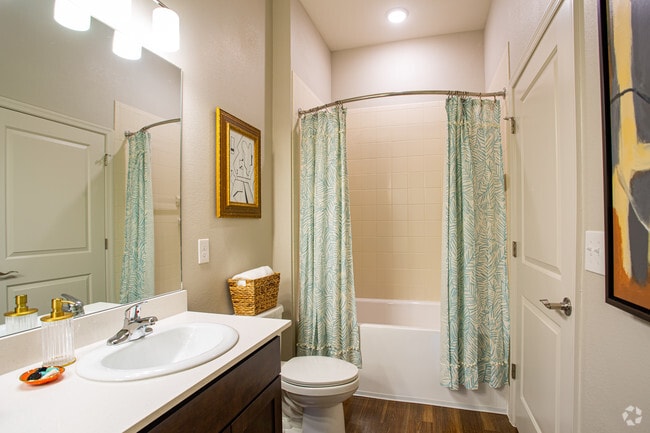 1 BR, 1BA