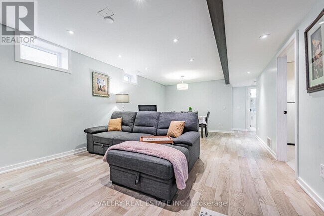 Photo - 110 Strathnairn Ave
