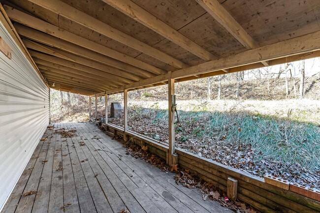 Building Photo - Lakeside Charm: Cozy 2-Bedroom Duplex in Rogers!