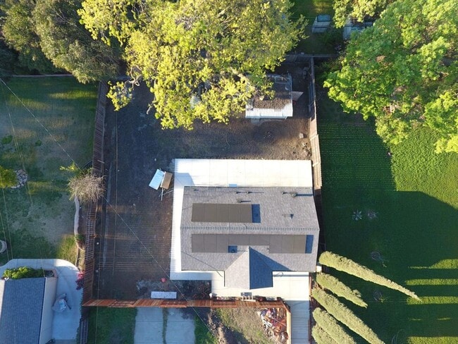 Building Photo - 211 W Norwich Dr