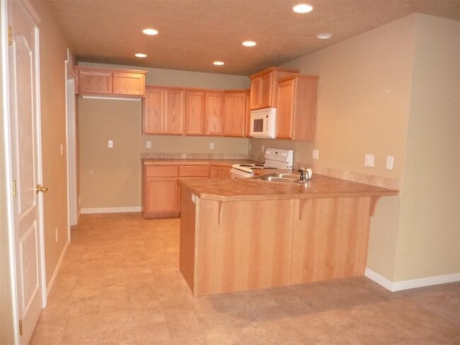 Photo - Super Private & Great Location