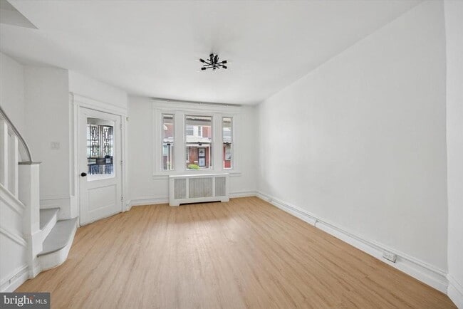 Photo - 110 N Sickels St