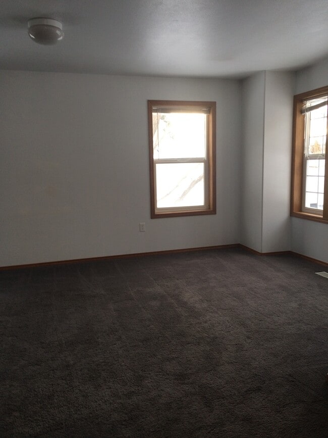 Photo - 4 Bd/2.5 Ba located on Pioneer Hill!