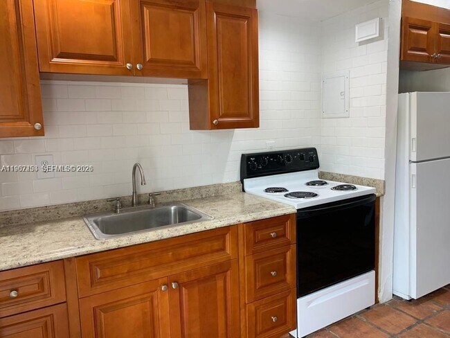 Photo - 3475 SW 1st Ave Unit 14