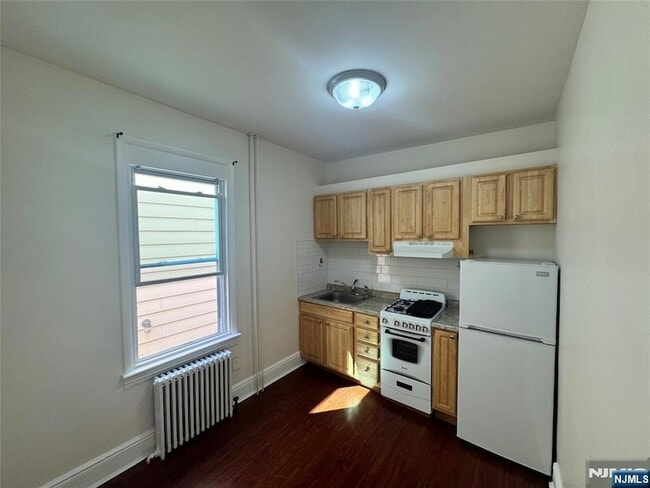 Photo - 72 W 17th St Unit 2
