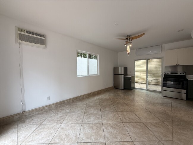 Photo - 748 1/2 N La Jolla Ave-748) Unit 748)