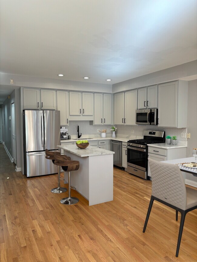 Photo - 1520 W Birchwood Ave Unidad NDG