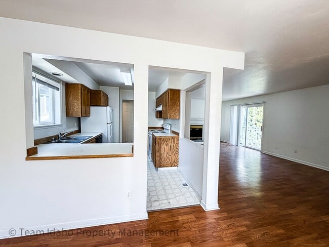 Photo - 562 Deer Meadow Ct