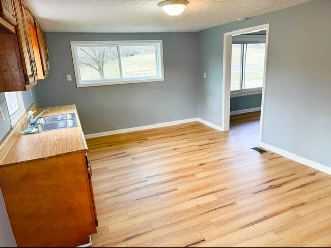 Photo - 2866 W Blue Lick Rd