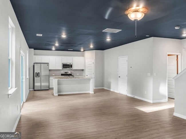 Photo - 2054 Maplewood Way