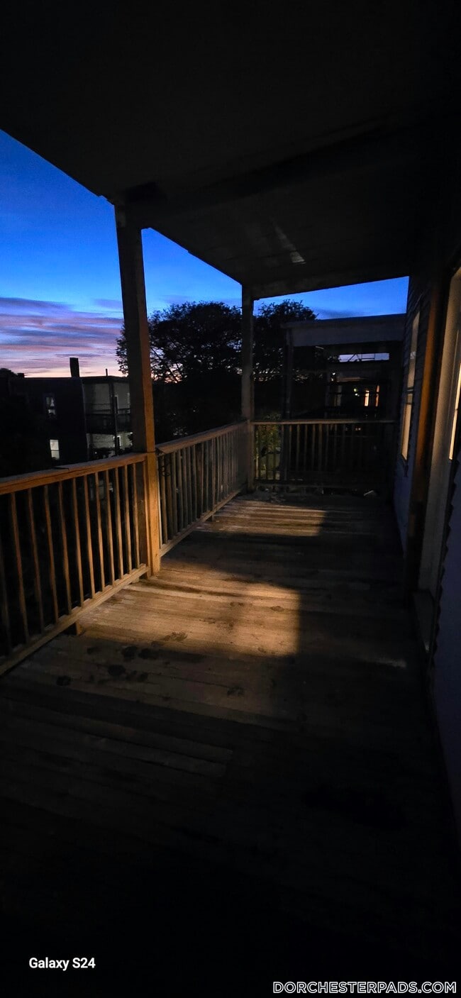 Building Photo - 157 E Cottage St