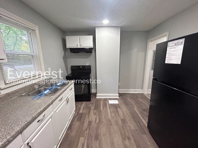 Photo - 2175 Pansy St NW