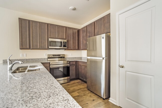 Photo - 1196 Warrens Way