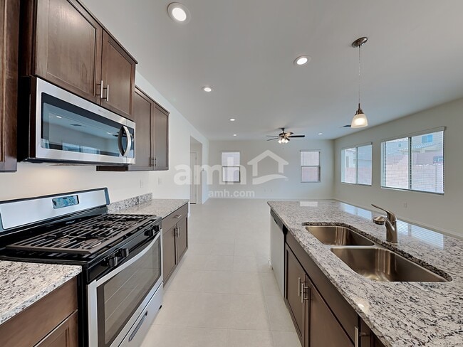 Photo - 854 E Artesia Pl