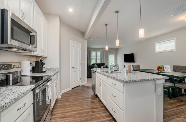 Photo - Fully Furnished Luxury Corporate Rental - ...