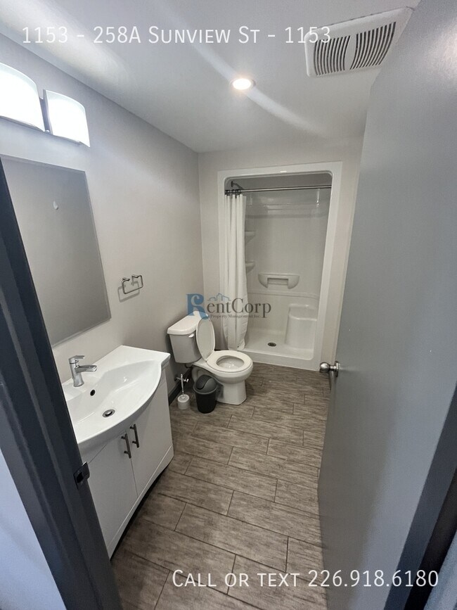 Photo - 258A-258A Sunview St