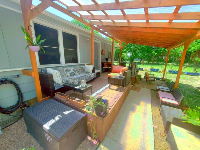 Photo - 1003 Bugg Ln