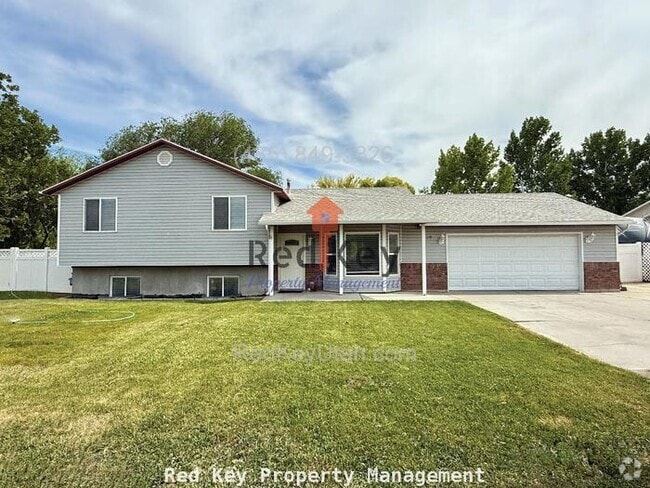 Building Photo - Durfee St Single Family Home