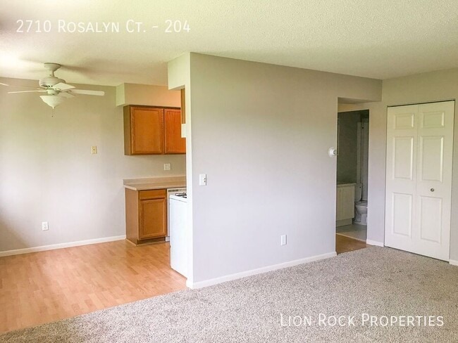 Photo - 2710 Rosalyn Ct House